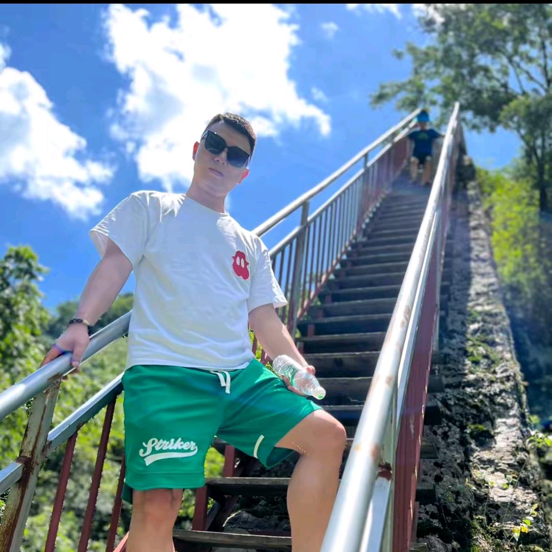 小李哥（坤鹏大哥）