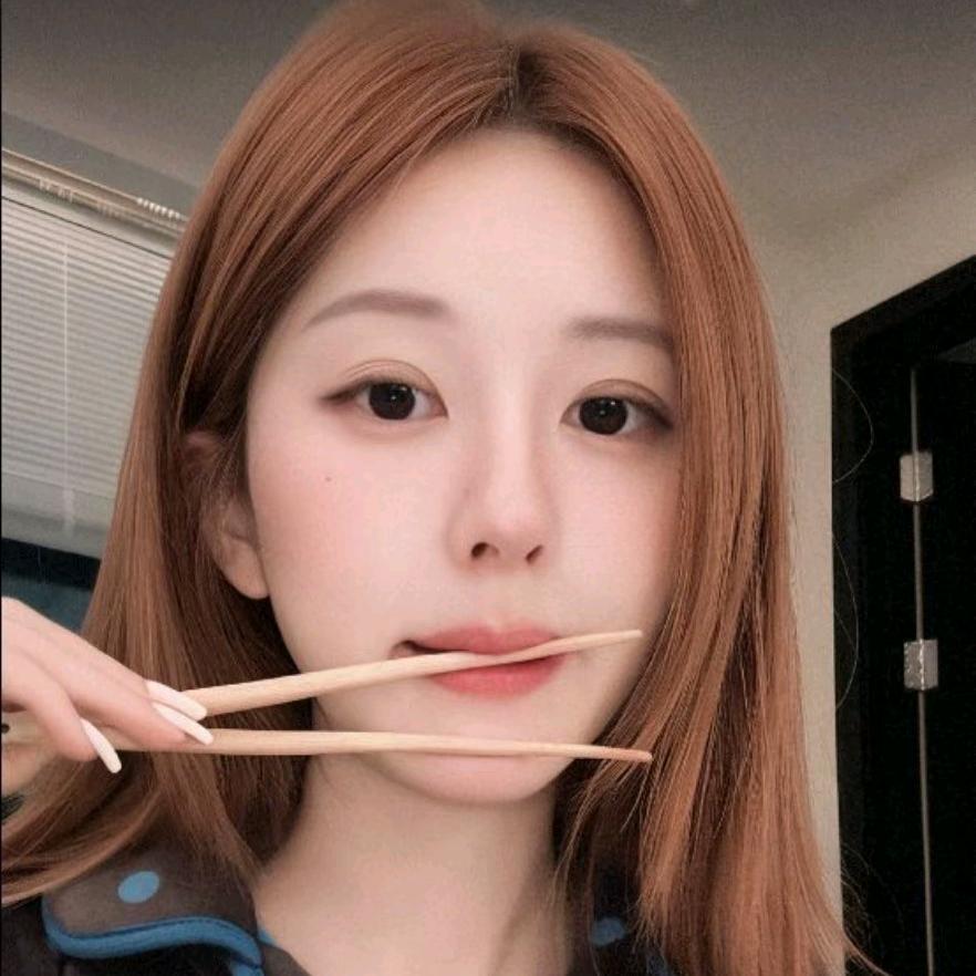小芬暴击你 . 👾