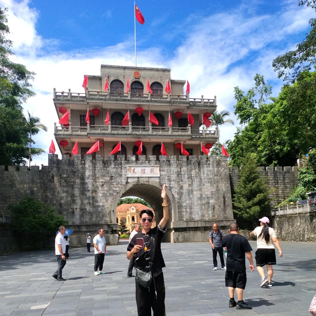 一匹浪迹天涯的独狼