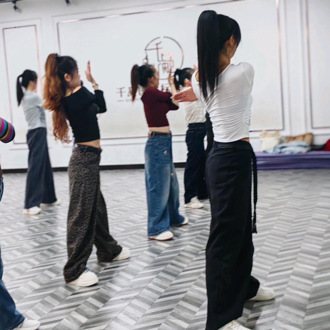 红安~青子成人零基础舞蹈培训