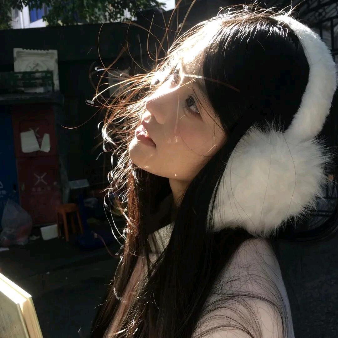 欲与猴子比谁腚红