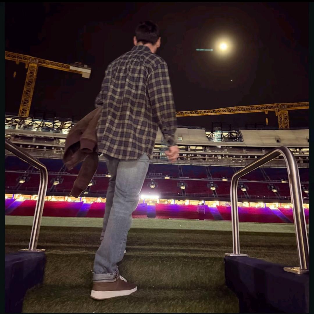 骑老奶奶闯红灯