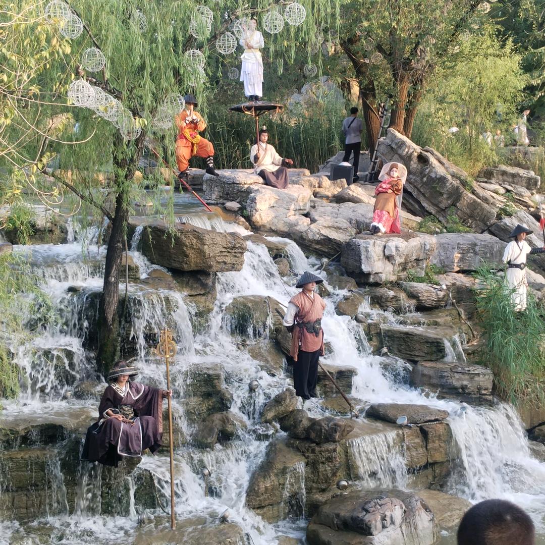 👻坐在坟前调戏鬼👻