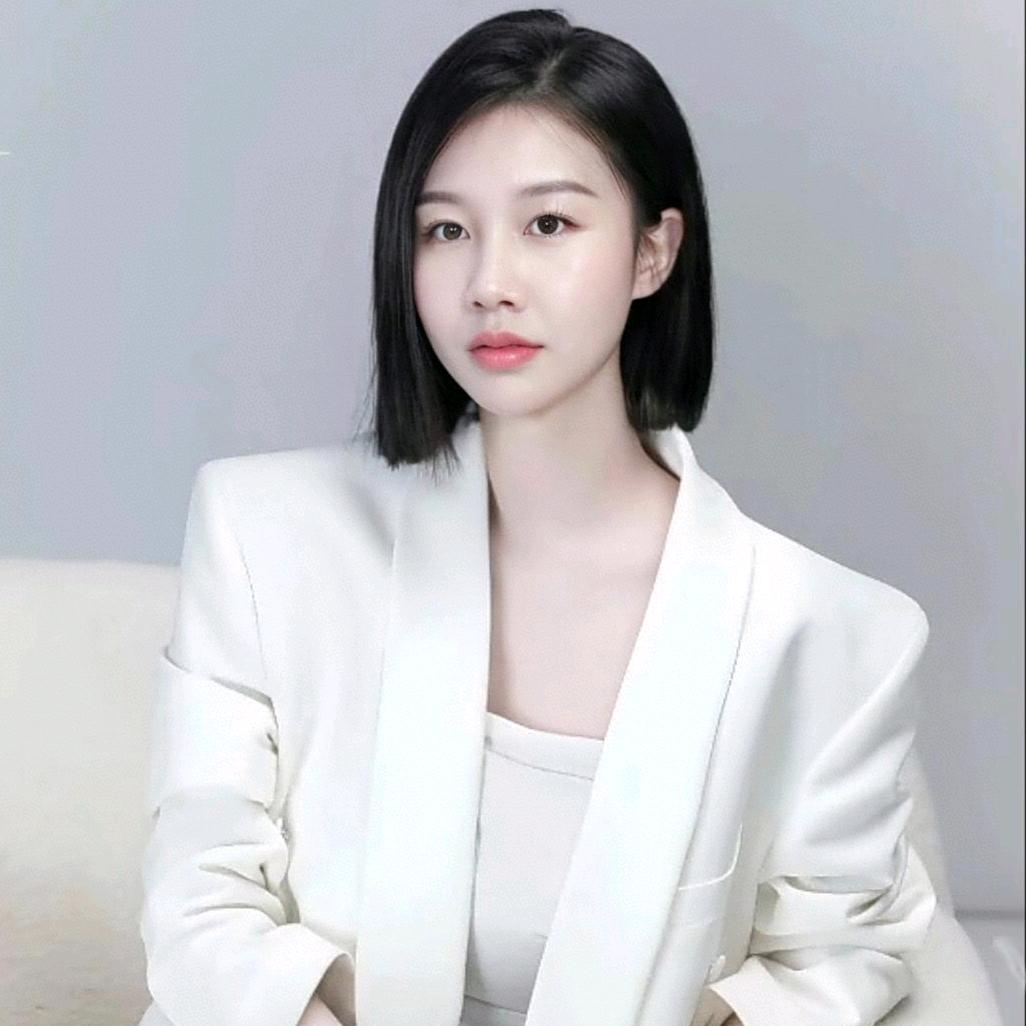 云县减龄眉形设计师芳芳