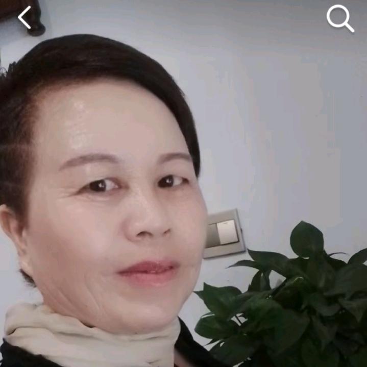 单身奶奶爱臭美
