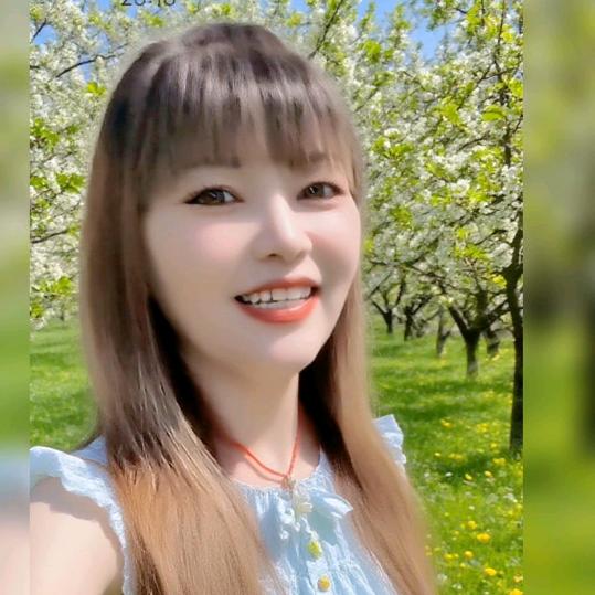 二妹，每晚六点半直播