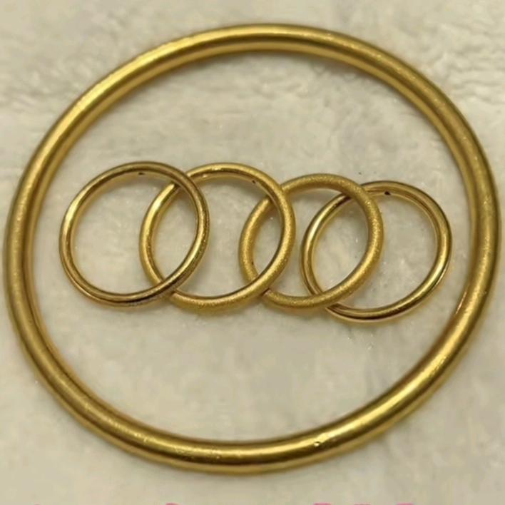 883