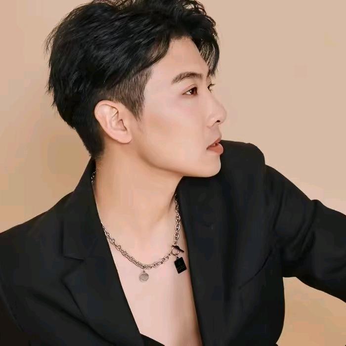 赫铭三妹（凤姐）