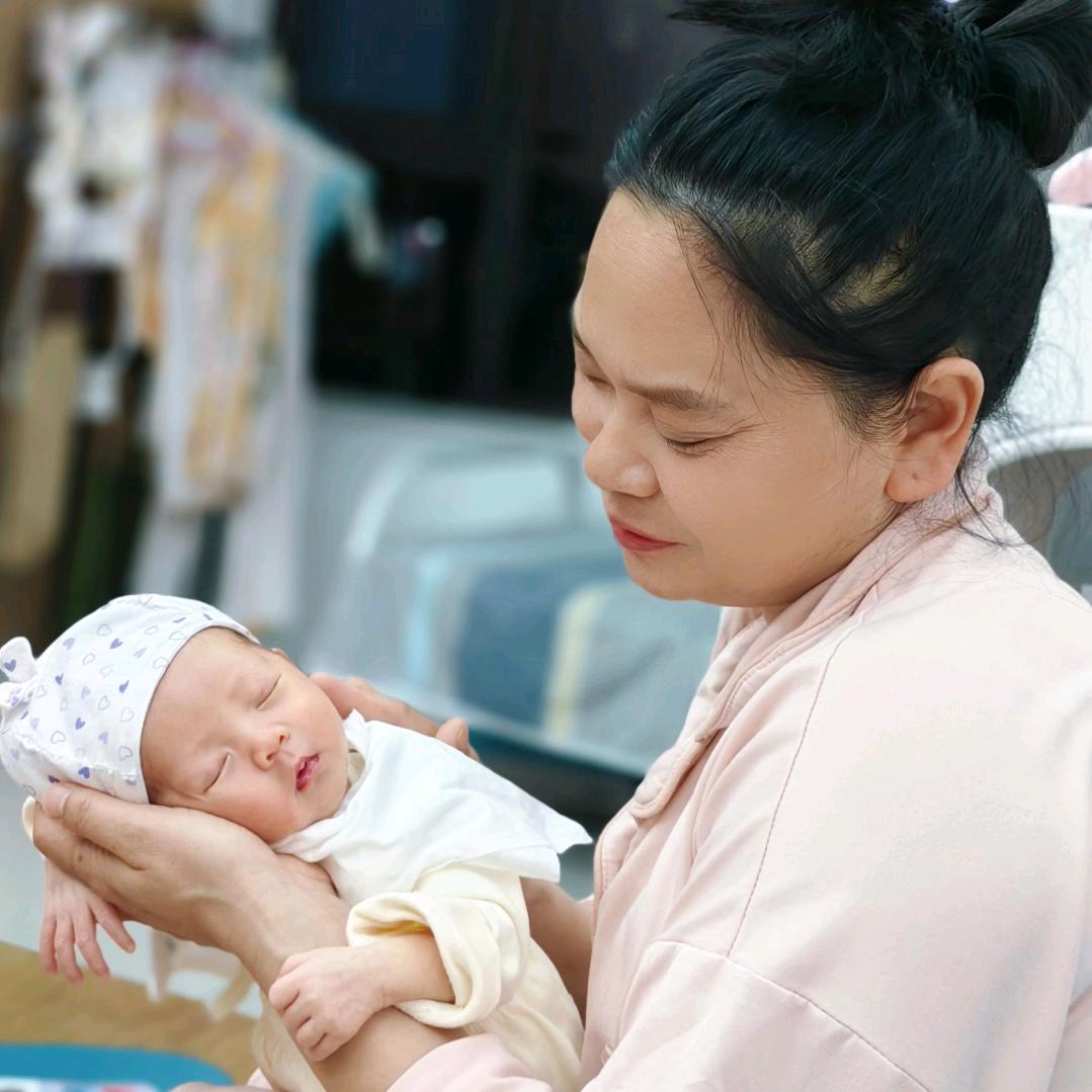 向姐姐高级育婴师