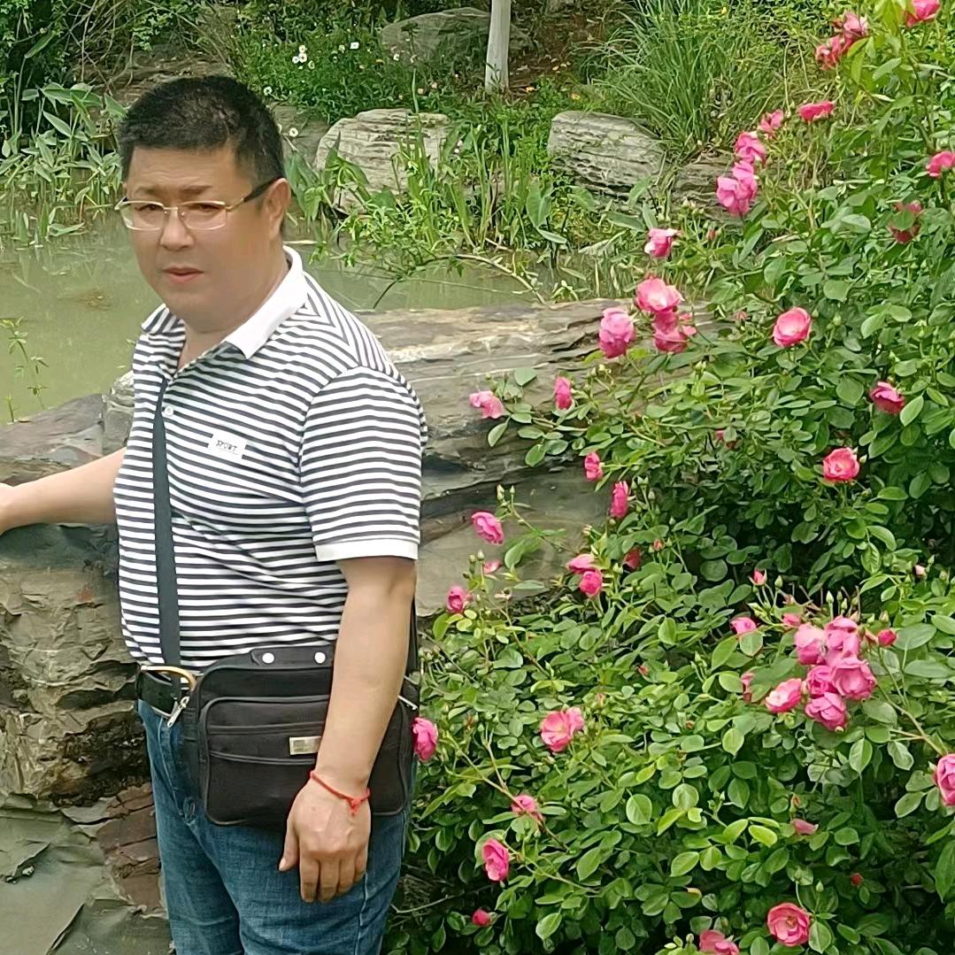 悠闲的老张哥