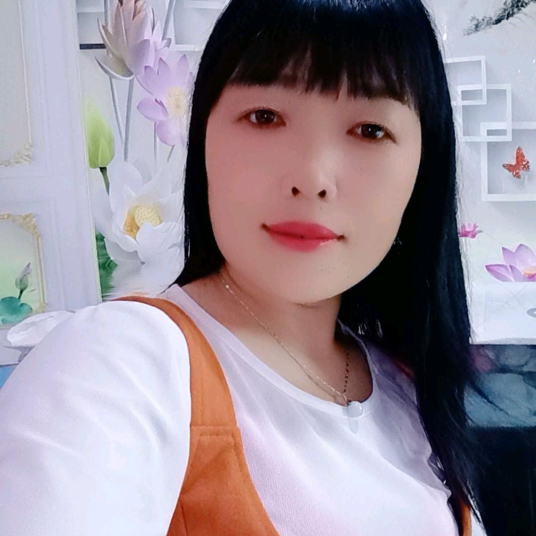 单亲妈妈含着眼泪装坚强