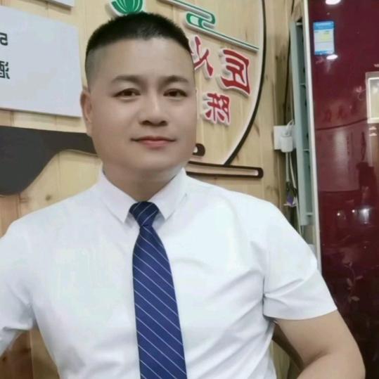 飞飞团长（余下亲亲姐妹鼓舞团）