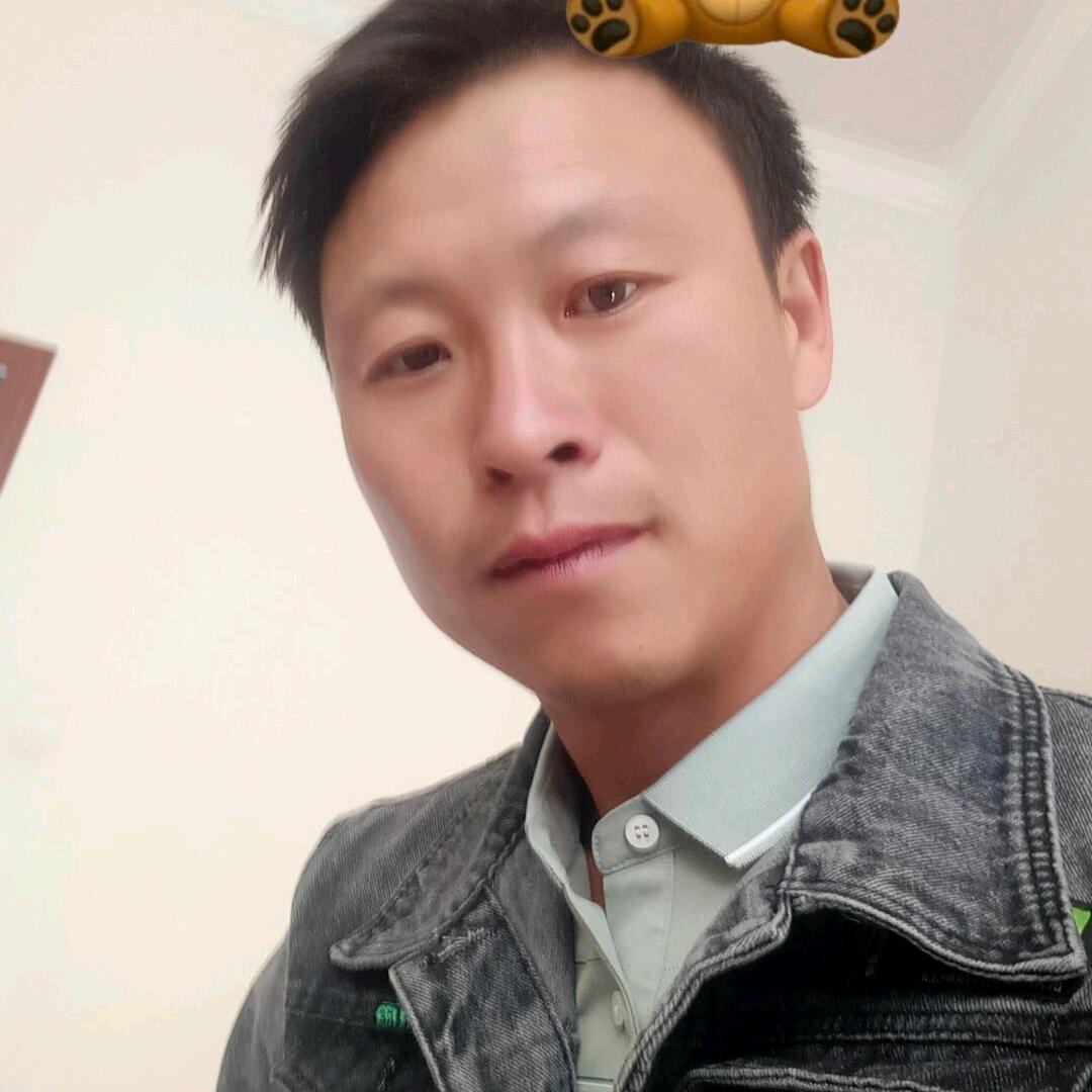 每天都要面对着笑容A。单亲爸爸。