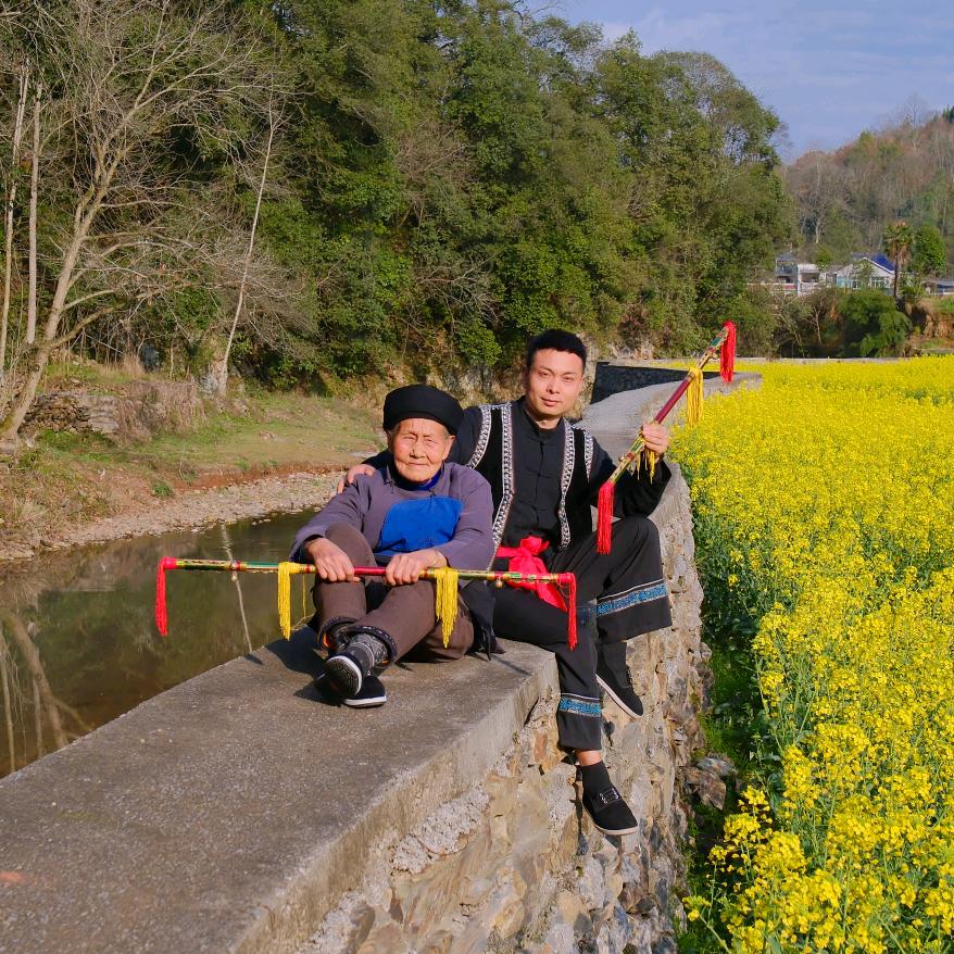 霸王鞭声传四方