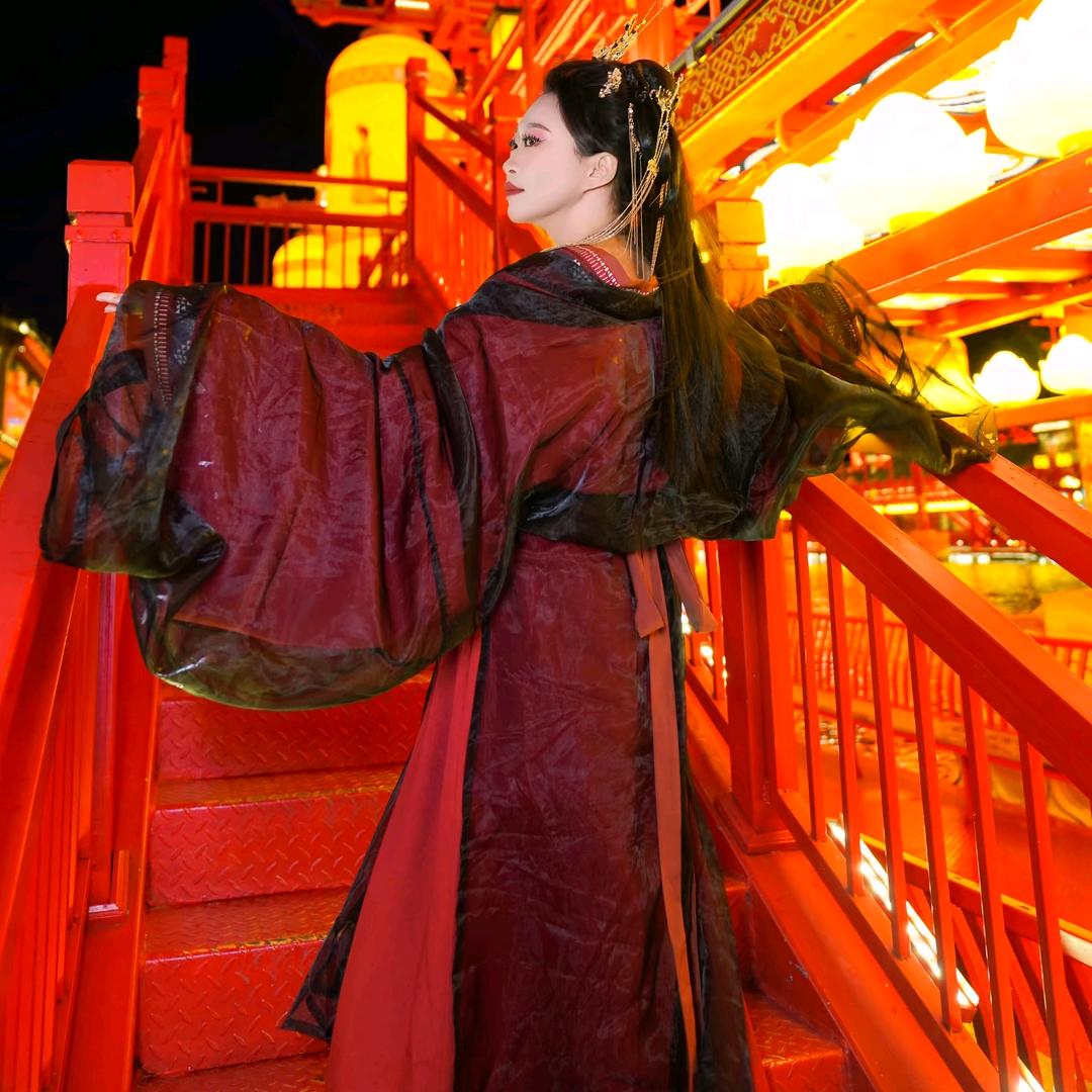 一揽芳华店长芬儿姐