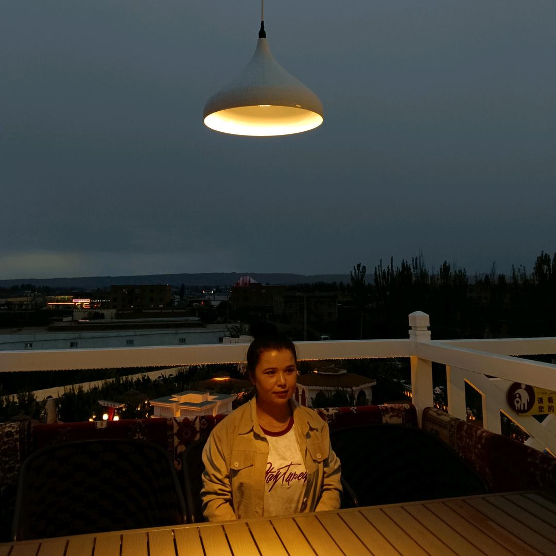 深喀陕西大厦移动分公司的店长  （苏娜）