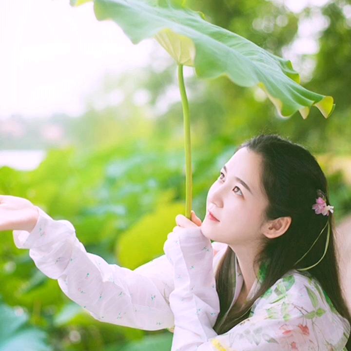 女