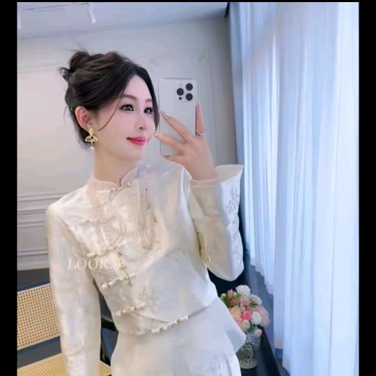 余潇潇_轻奢女装