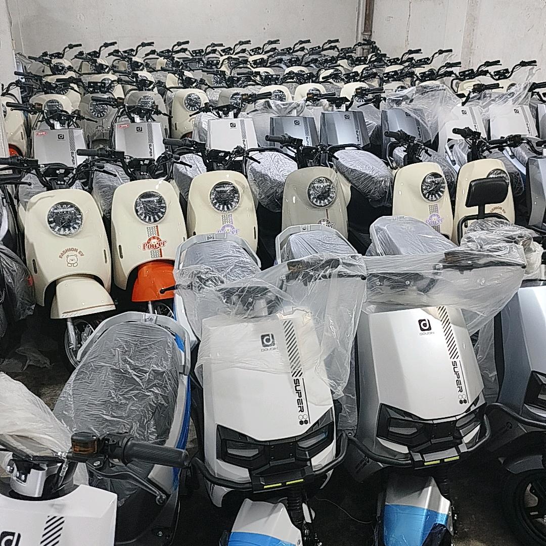 武汉陶圆电动车（新车半价）
