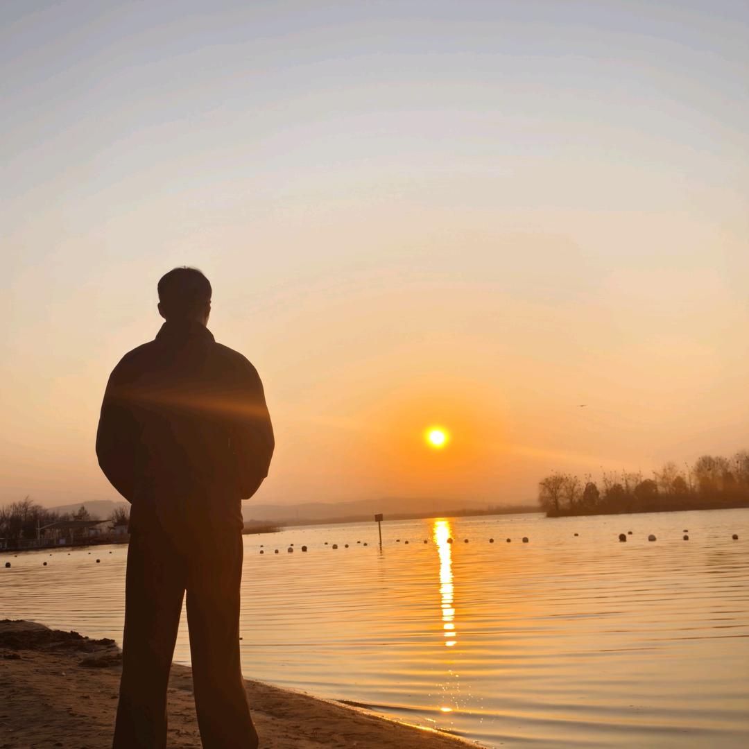 平凡青年爱吃🍖
