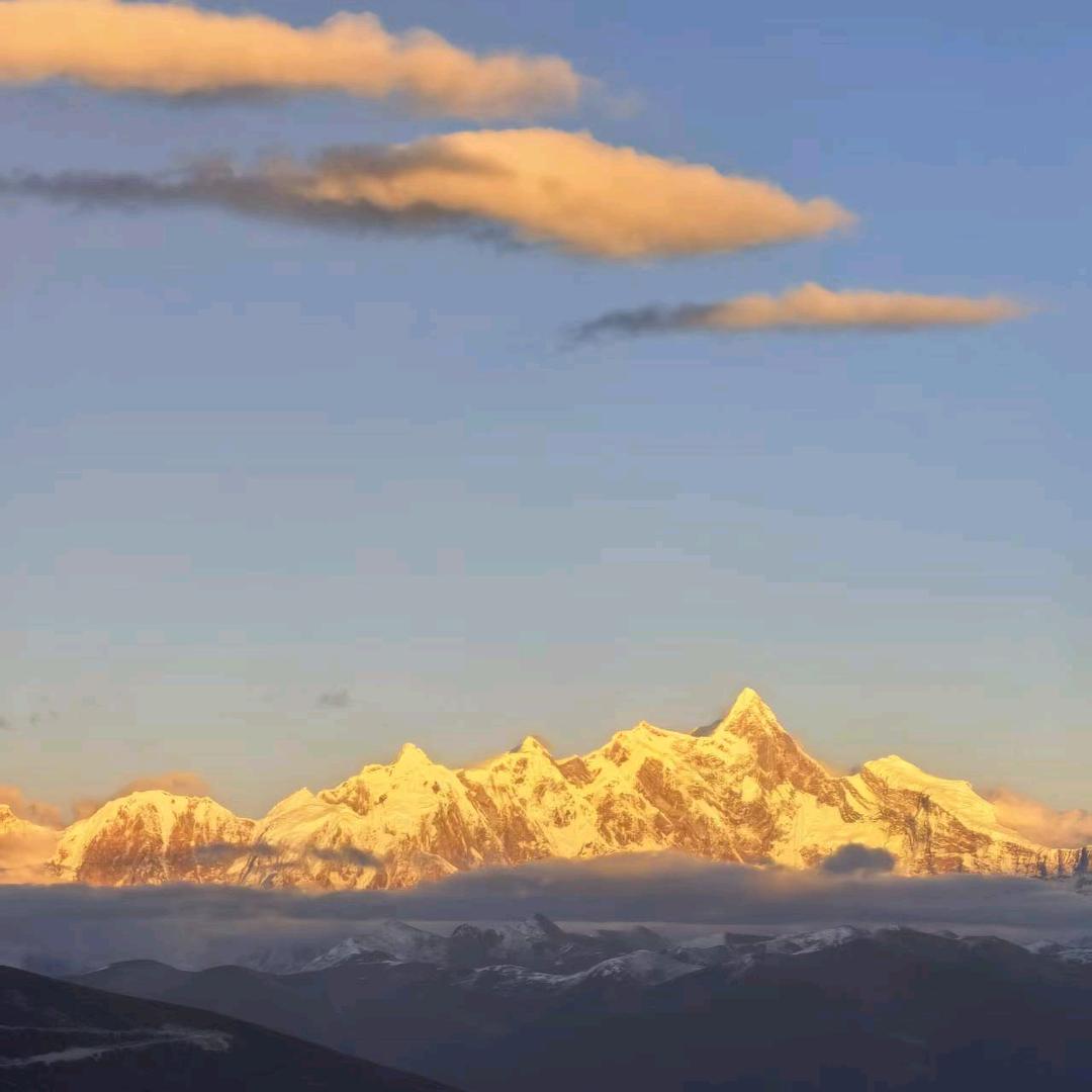 高楼下的仰望者（幽灵）