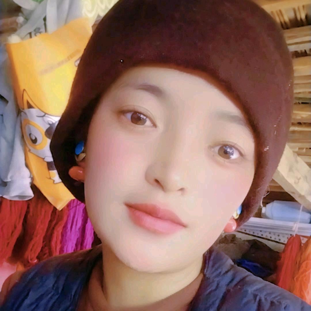 开心的女儿。