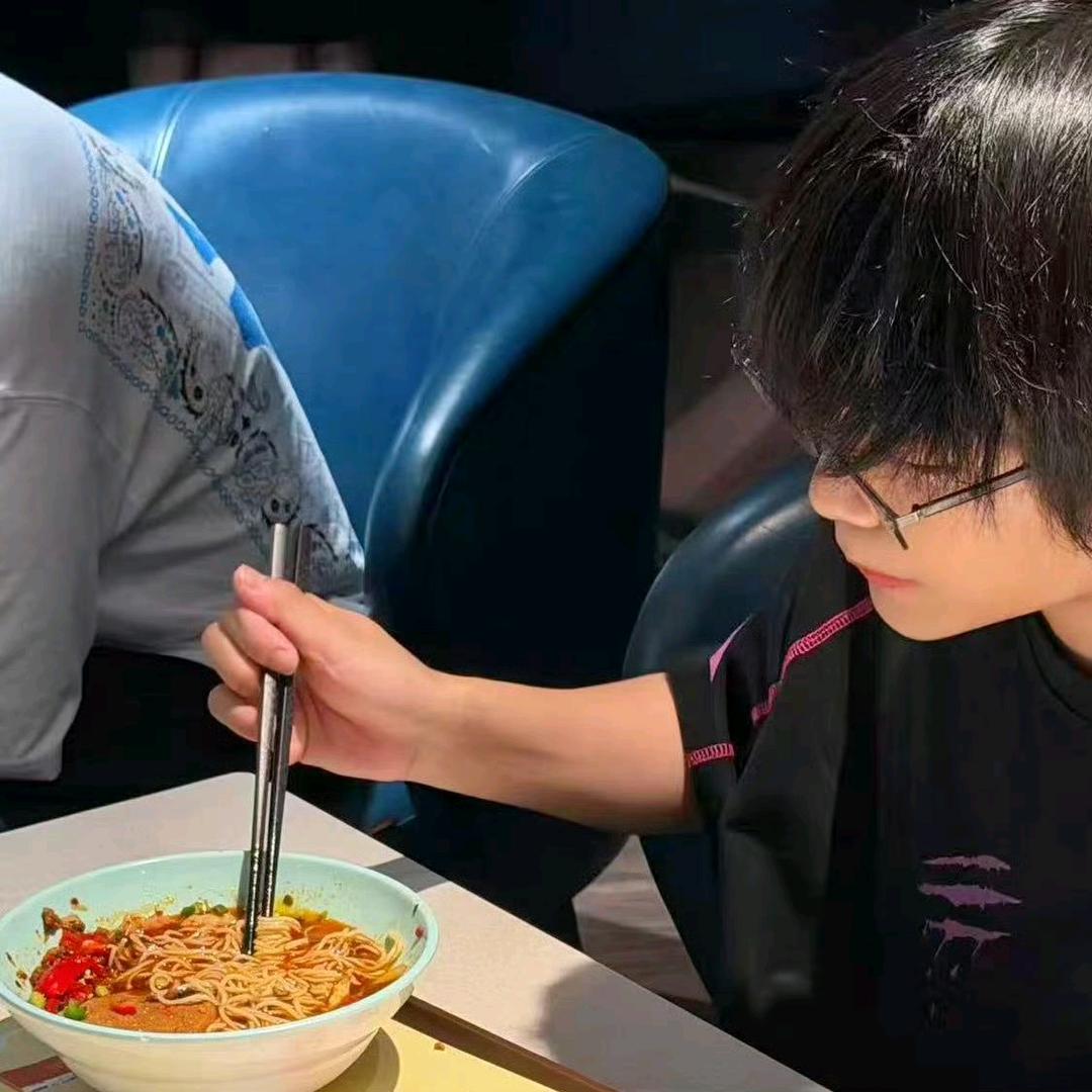 生鼠意钟头像