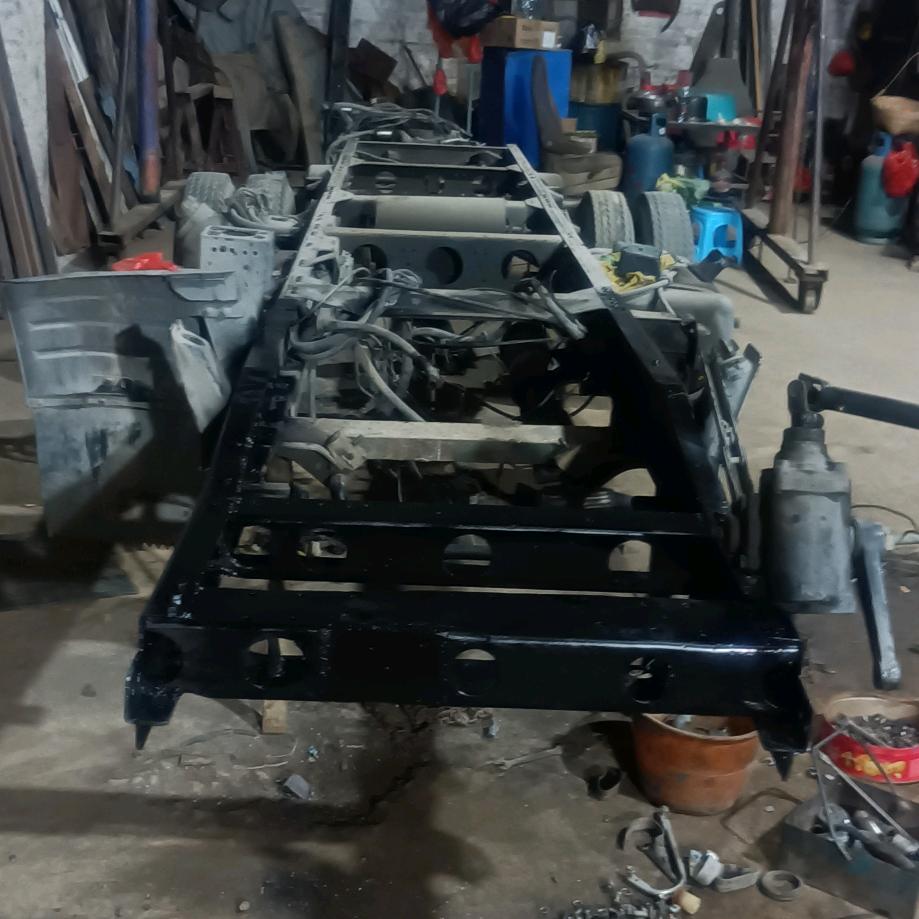 金利芧湾长盛汽车大梁加固修理厂