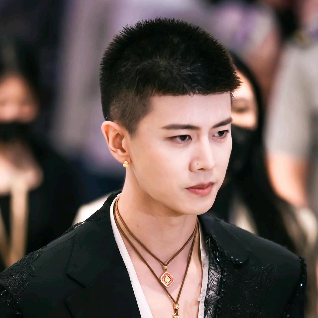 光明磊落，坦坦荡荡做个人。