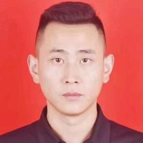 廻龙沟村 书记助理    小苏