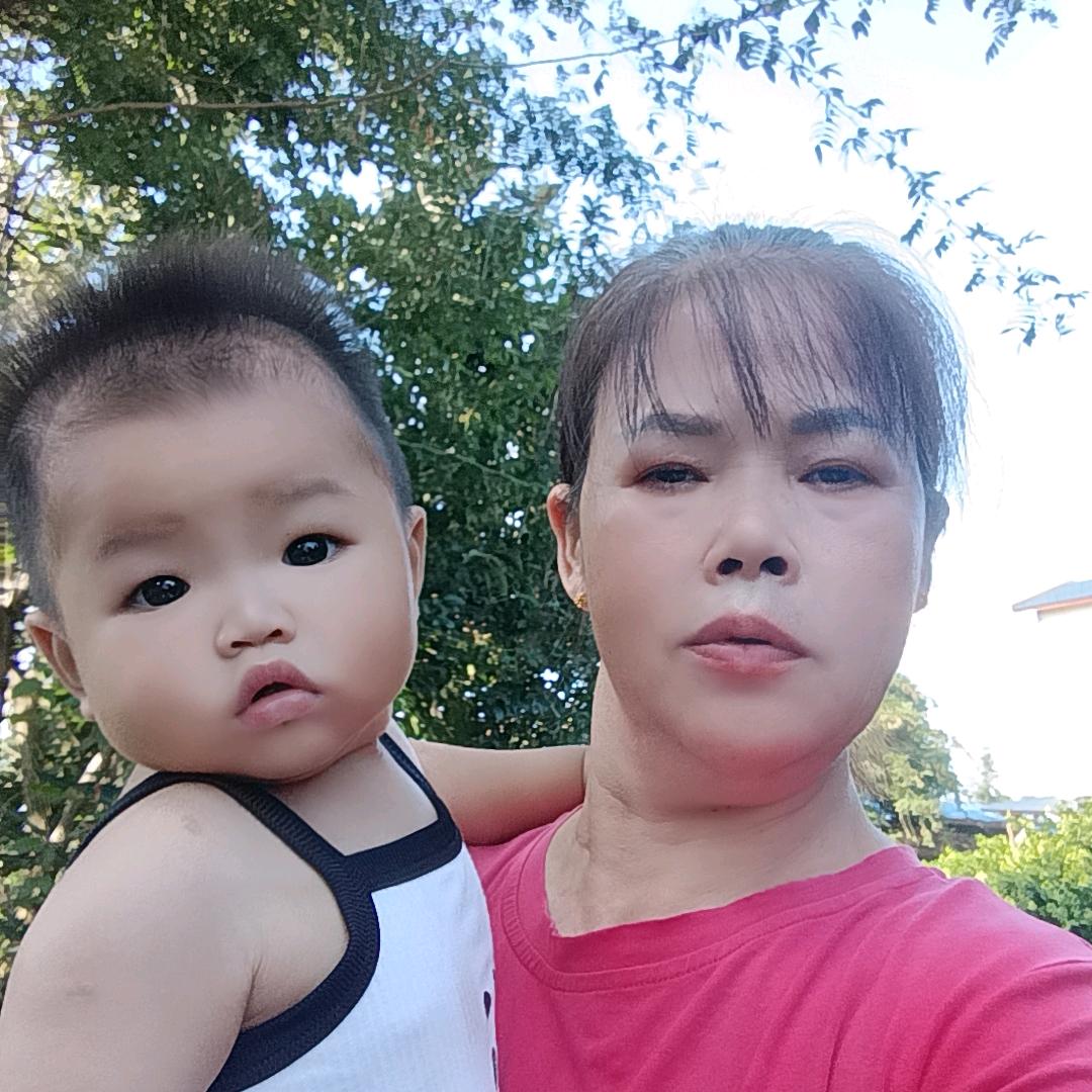 霆儿与奶奶