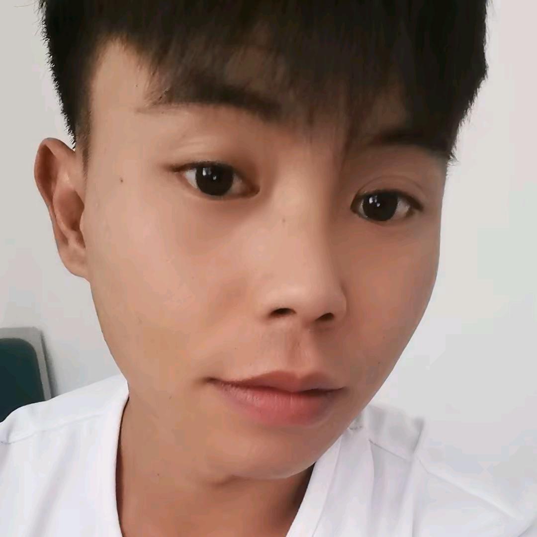 小杨有点困😪