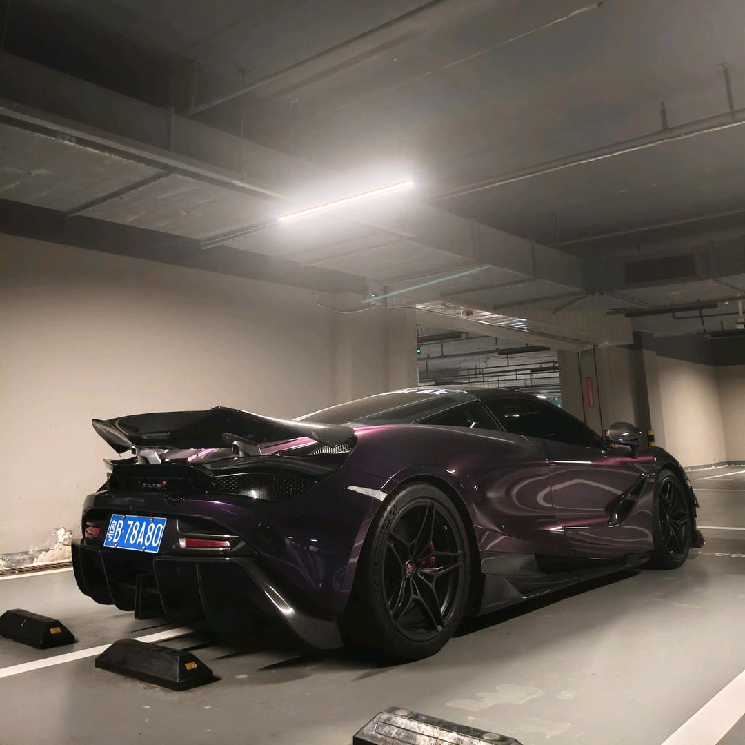 McLaren-765-lt
