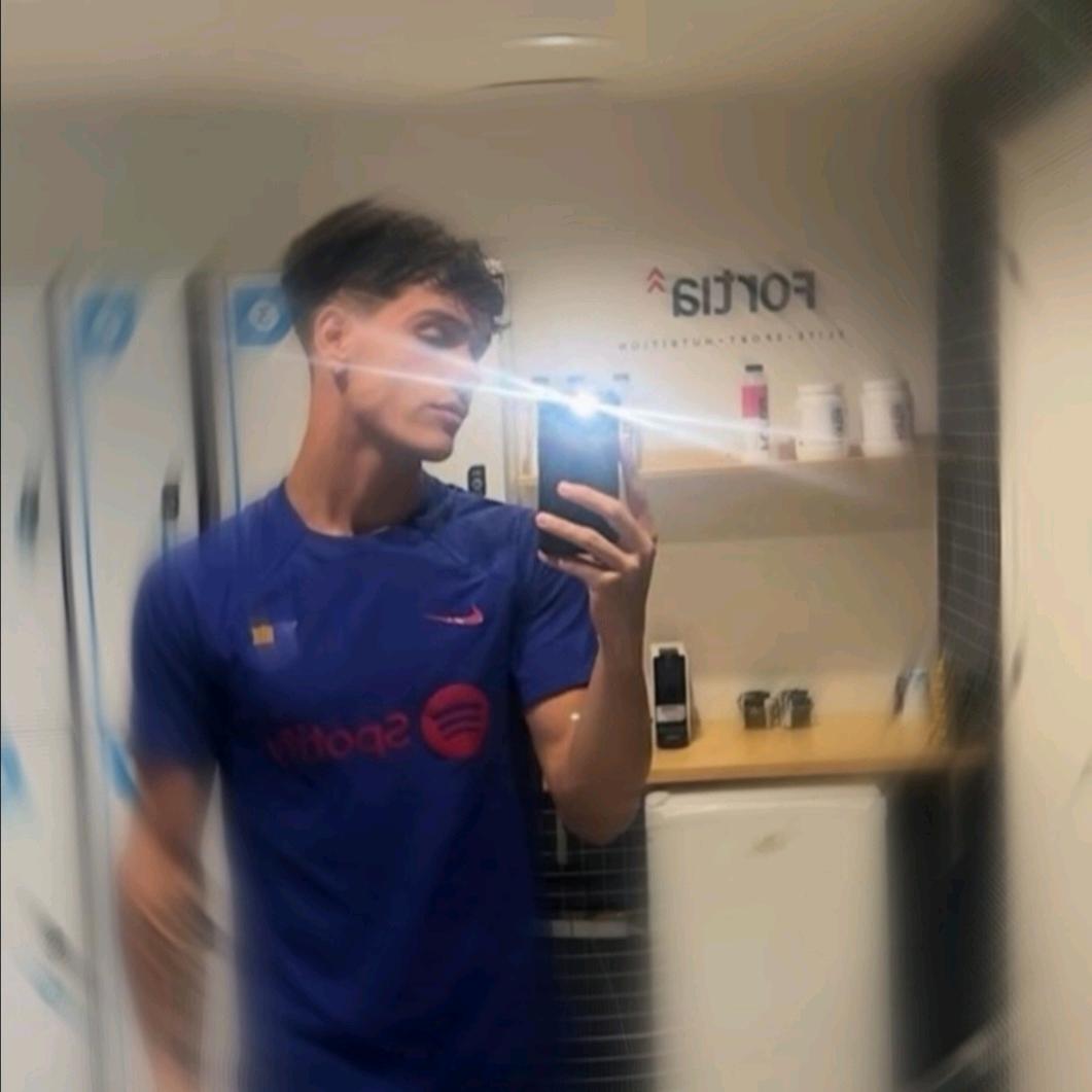 成成不会打后卫⚽️