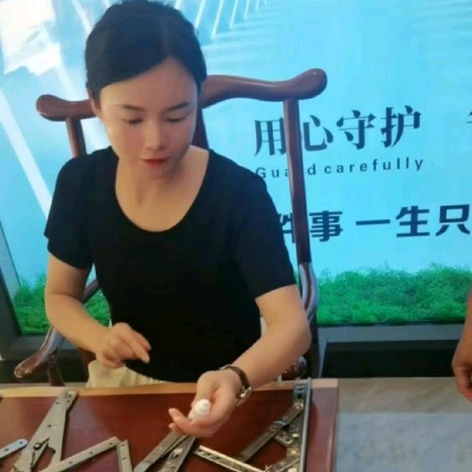 衡阳小哲门窗  铝之选门窗  凤姐