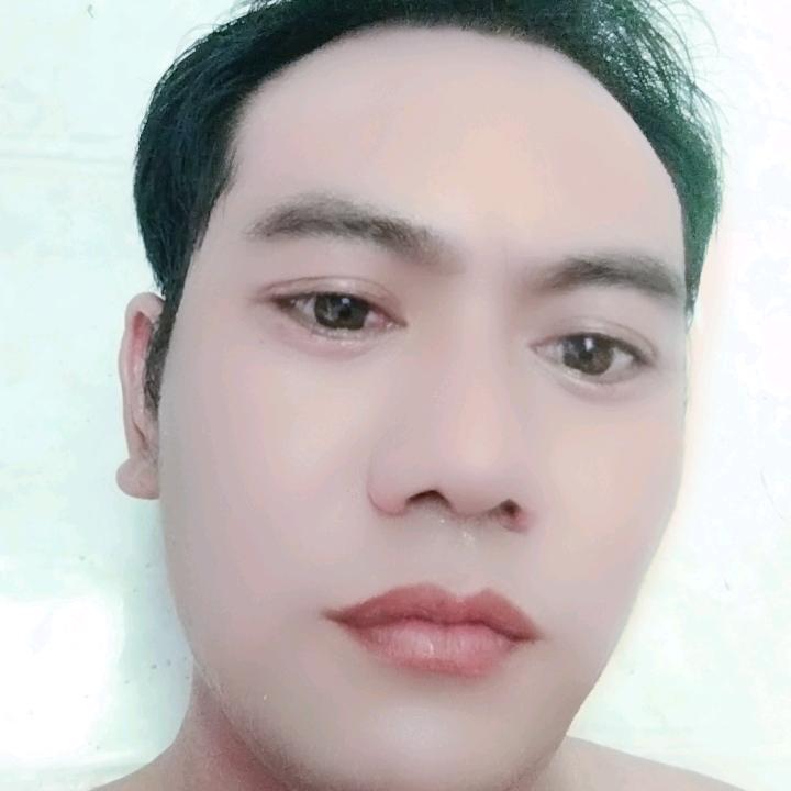 千 里 马本是青灯不归客，耐何浊酒恋红尘