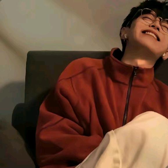 别压我胳膊👿👿