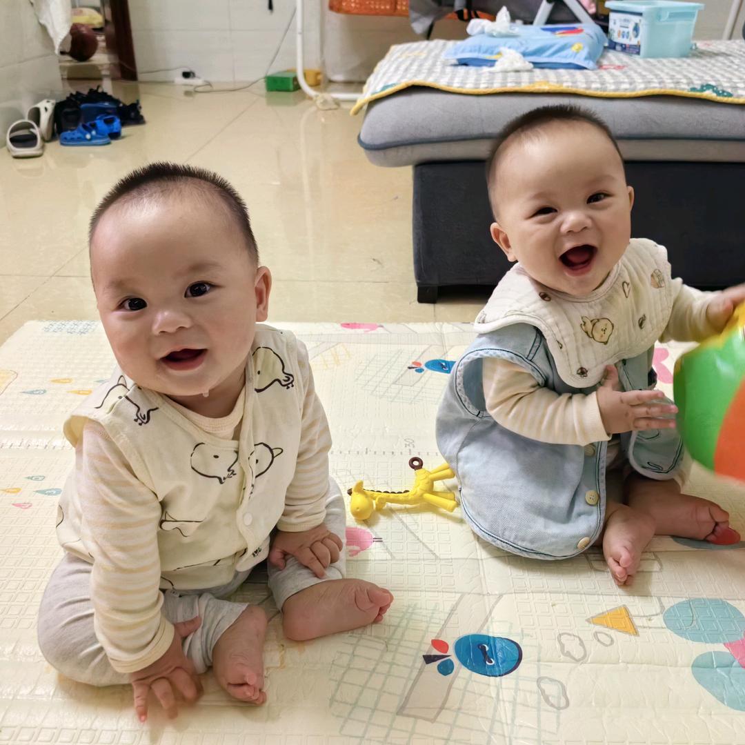 小厘米（双胞胎麻麻）