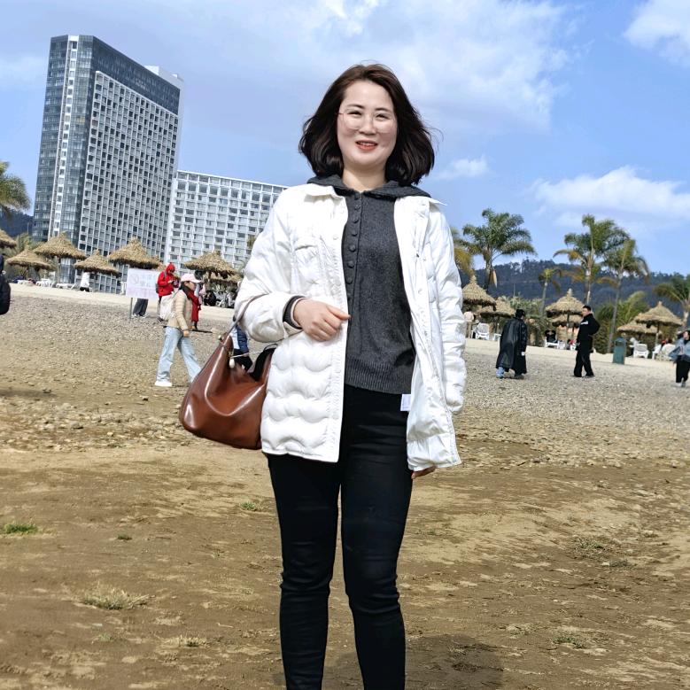 沃莱菲软装：墙布、窗帘