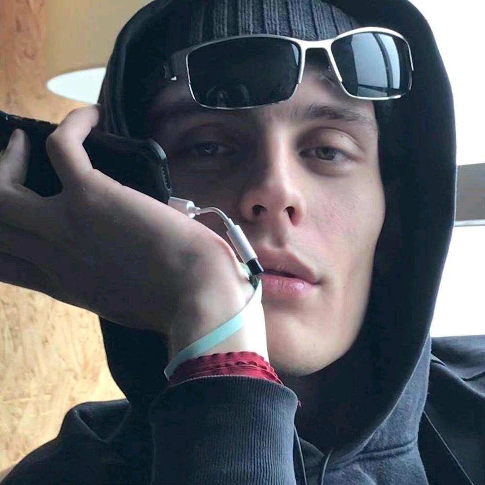 ￴ ￴￴ ￴ ￴￴