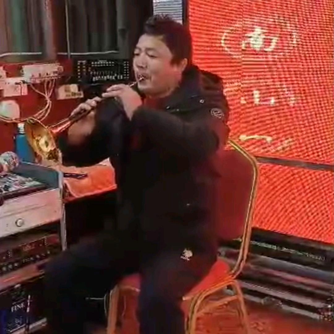 曳舞小邵唢呐演艺