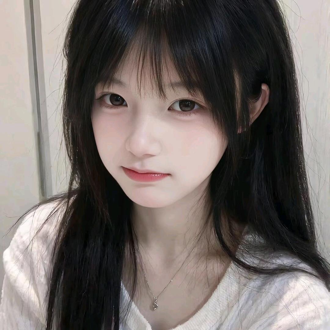 龙卷风催毁停车场