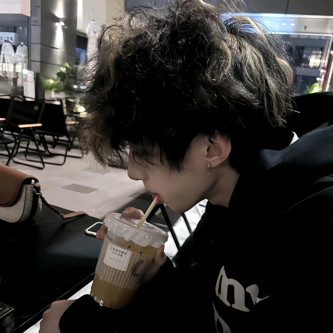 笨蛋偷偷流眼泪