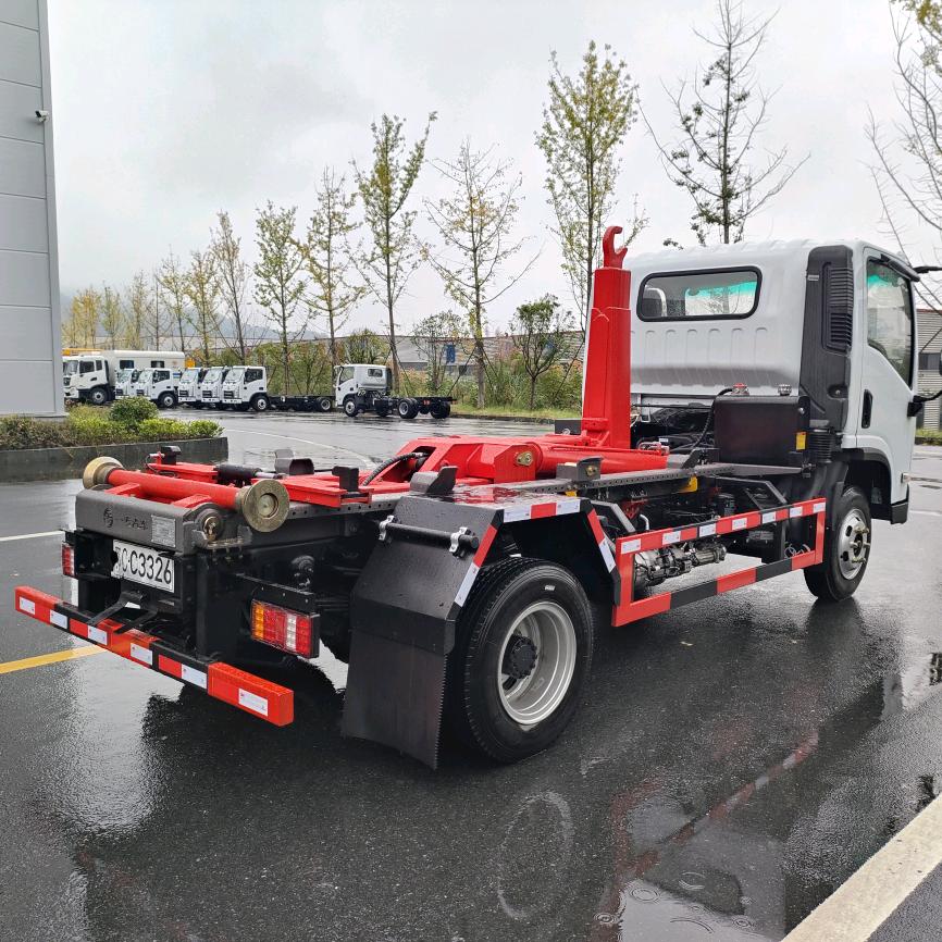 重载蓝牌工程车，勾臂车(乾鑫商贸)