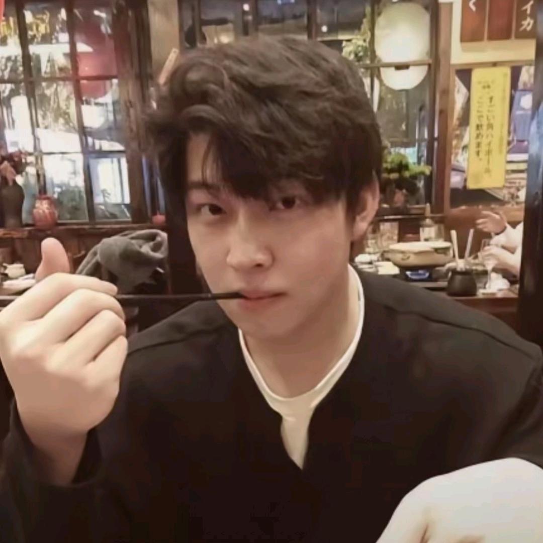 艾卡秋雨揽星河（LOL主播）