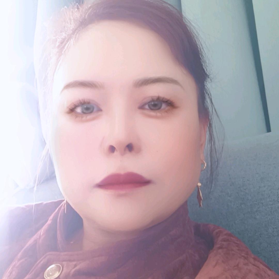 黄春蓉，