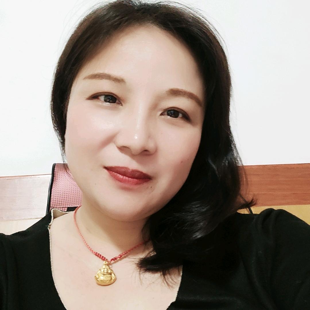 农村妹子，手工加工麻饼各种各样