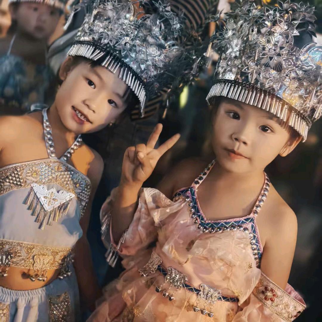 小兰，专业搭棚打牙西瓜团队。