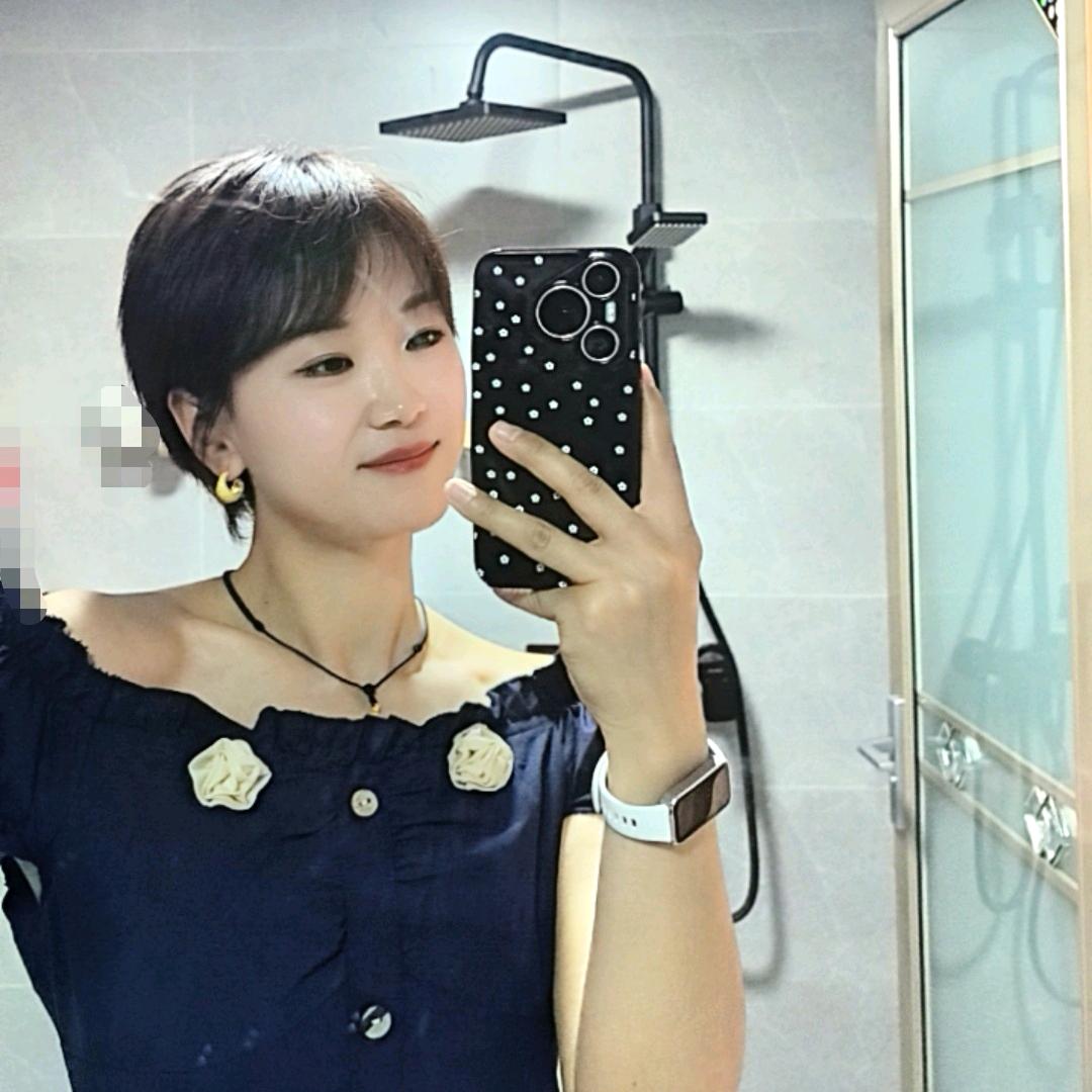 爱笑的璐璐吖