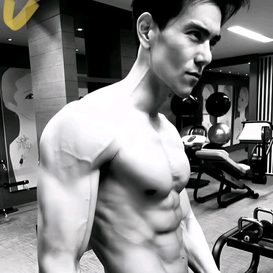 藏族   彭于晏。